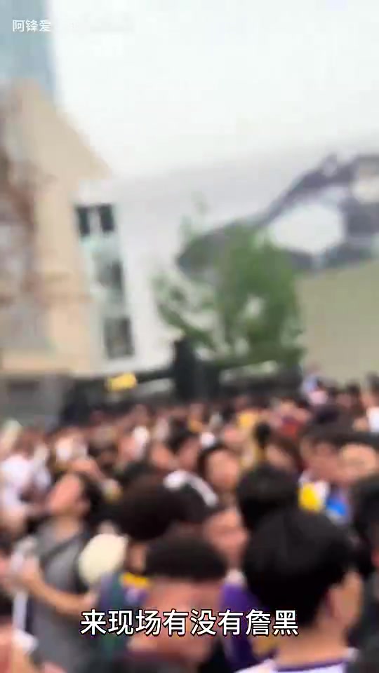 笑死老詹去年中國(guó)行一詹密竟大喊現(xiàn)場(chǎng)有沒有詹黑