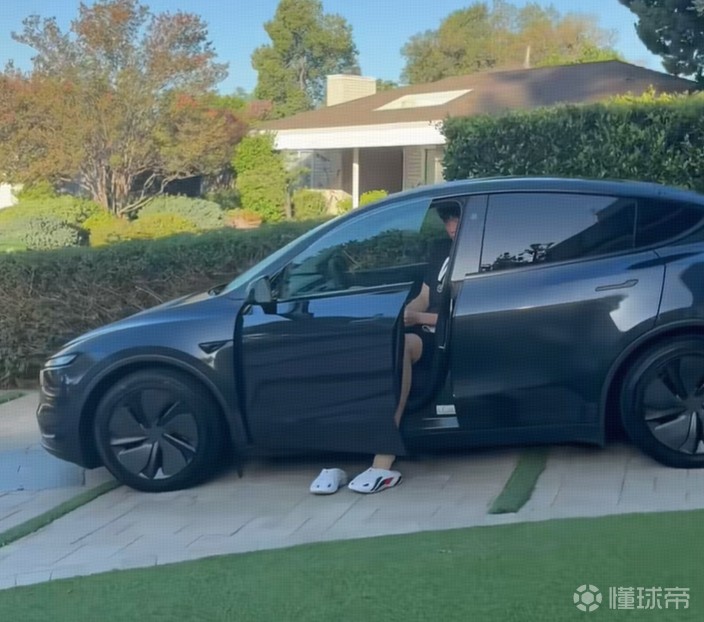 換新車了？楊瀚森曬訓練vlog，駕駛特斯拉ModelY
