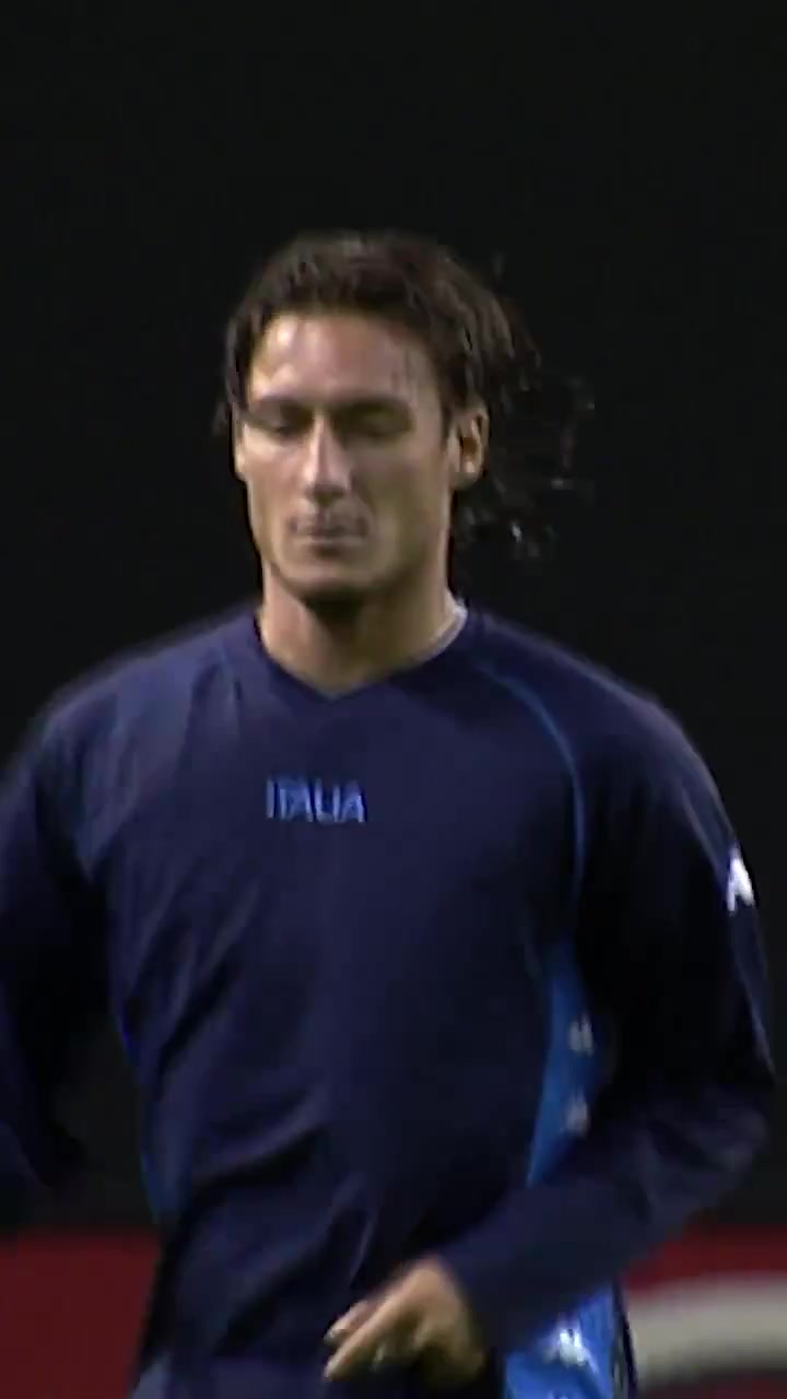 FIFA官方2002年意大利隊的造型真是別具一格
